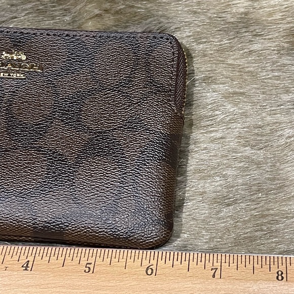 Large Corner Zip Wristlet In Signature Canvas - Picture 4 of 8